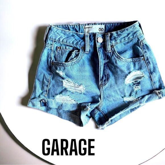 GARAGE l Style: MOM l 5-pocket l Med Denim l High waist l Raw Hem Destroyed l 00 - Picture 1 of 8